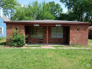 Building Photo - 3174 Yale Ave