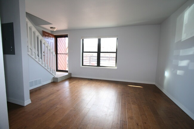 Building Photo - Great 2 bedroom condo in Old Colorado City!