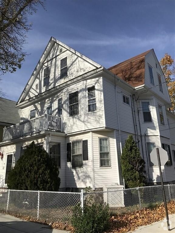Building Photo - 36 Gardena St