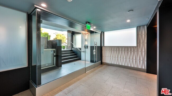 Foto del edificio - 5143 White Oak Ave