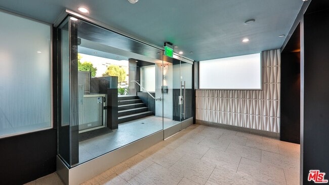 Building Photo - 5143 White Oak Ave