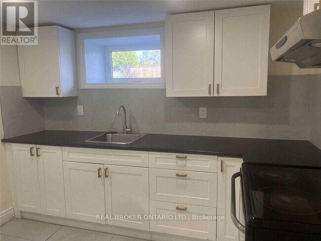 Photo du bâtiment - 36 Carlyle Crescent