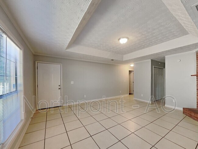 Building Photo - 5405 Glen Haven Dr