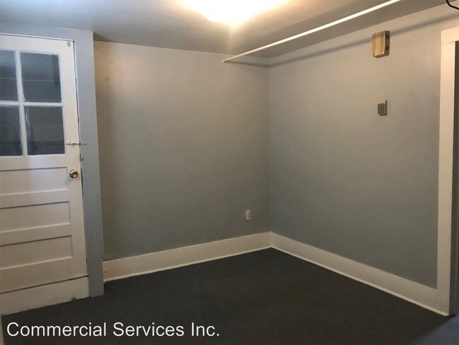 Building Photo - 423 S Beech St