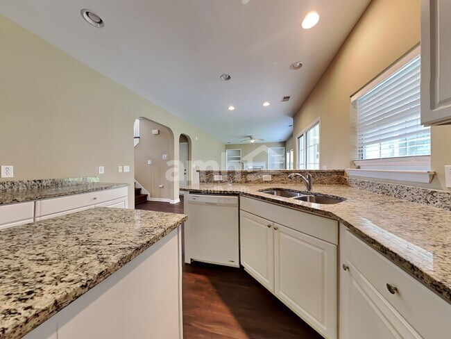 Foto del edificio - 729 Bent Hickory Rd