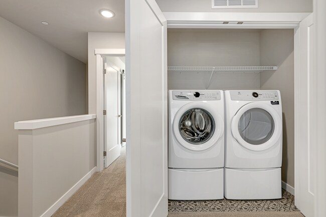 Building Photo - 1806 Sf  | 4 Bedrooms 3.5 Baths  | $3,850