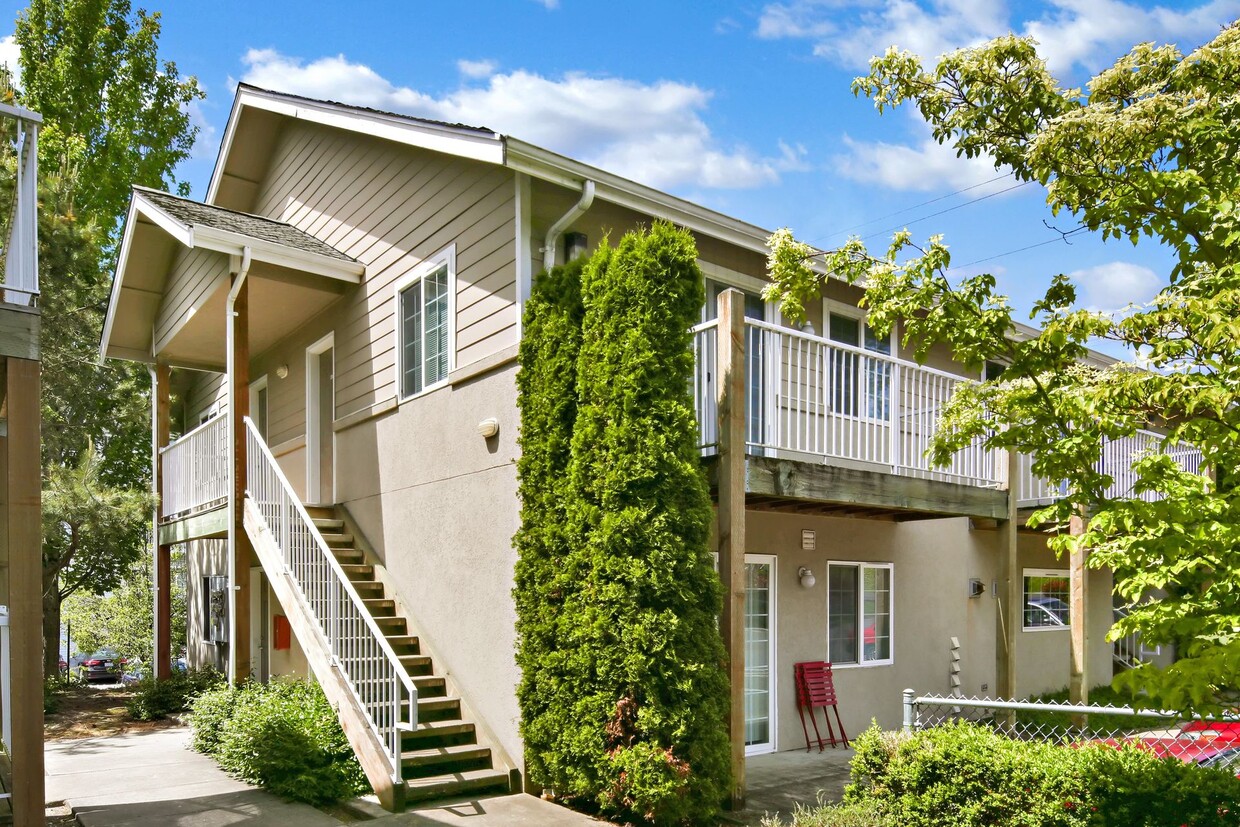 Primary Photo - Walking Distance to Campus!