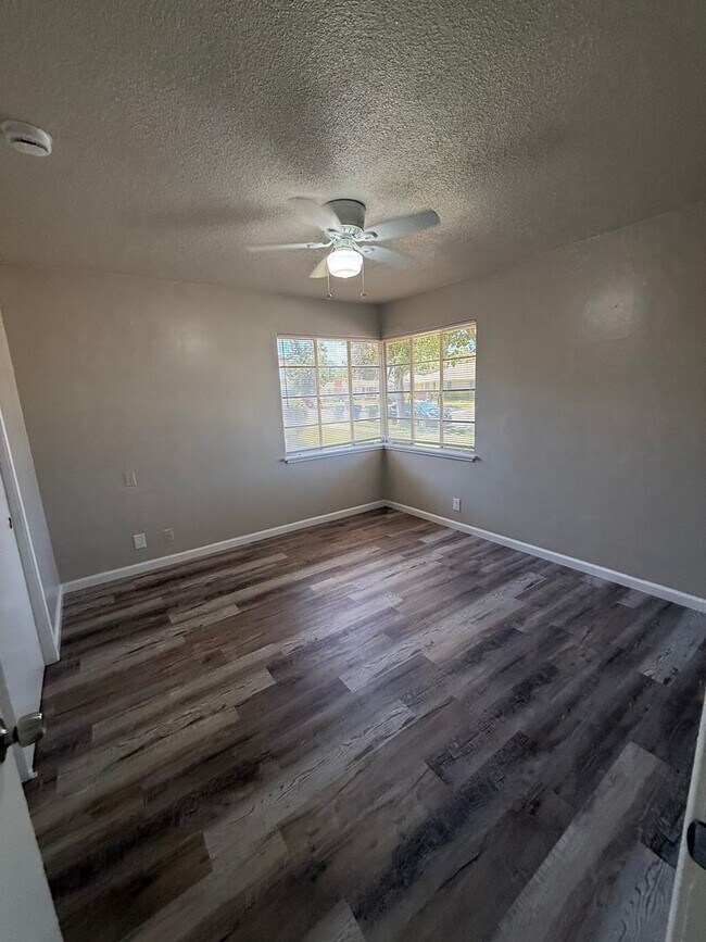Foto del edificio - APPLY NOW!! 4 BEDROOM HOME!!