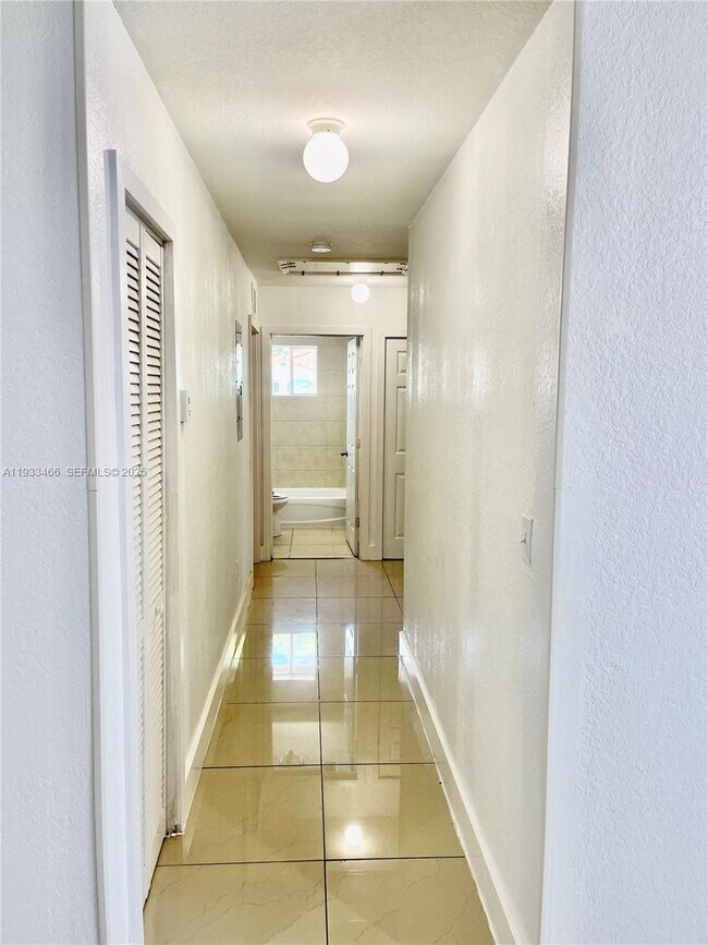 Foto del edificio - 5857 NW 13th Ave