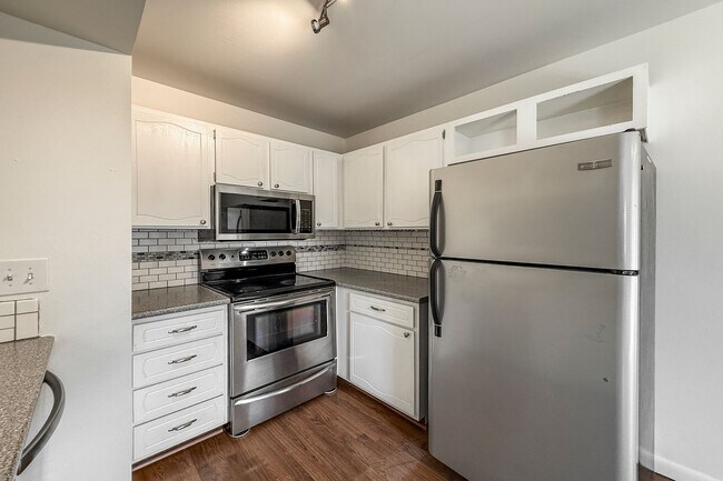 Foto del edificio - 3747 Talisman Pl