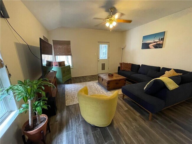 Building Photo - 8917 Vigen Cir