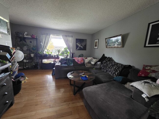 Building Photo - 745 Selkirk Rd