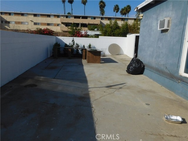 Building Photo - 1025 W 130th St