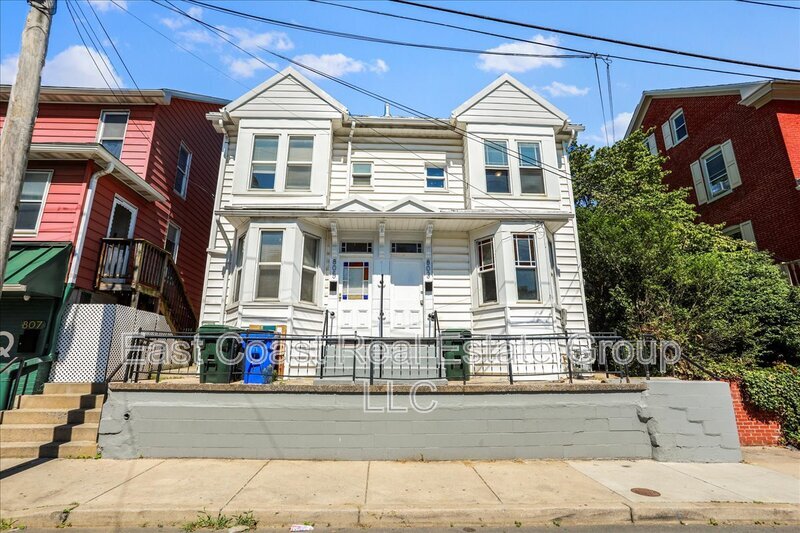 Foto principal - 803 S Potomac St