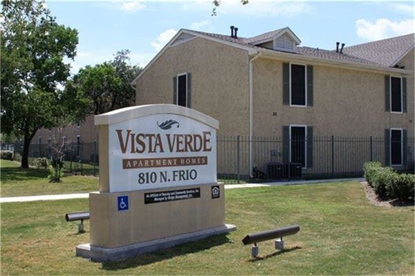 Building Photo - 810 N Frio St