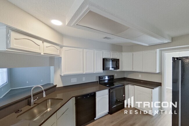 Foto del edificio - 1253 Essex Dr