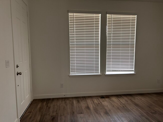 Building Photo - 13445 Starhawk Ln