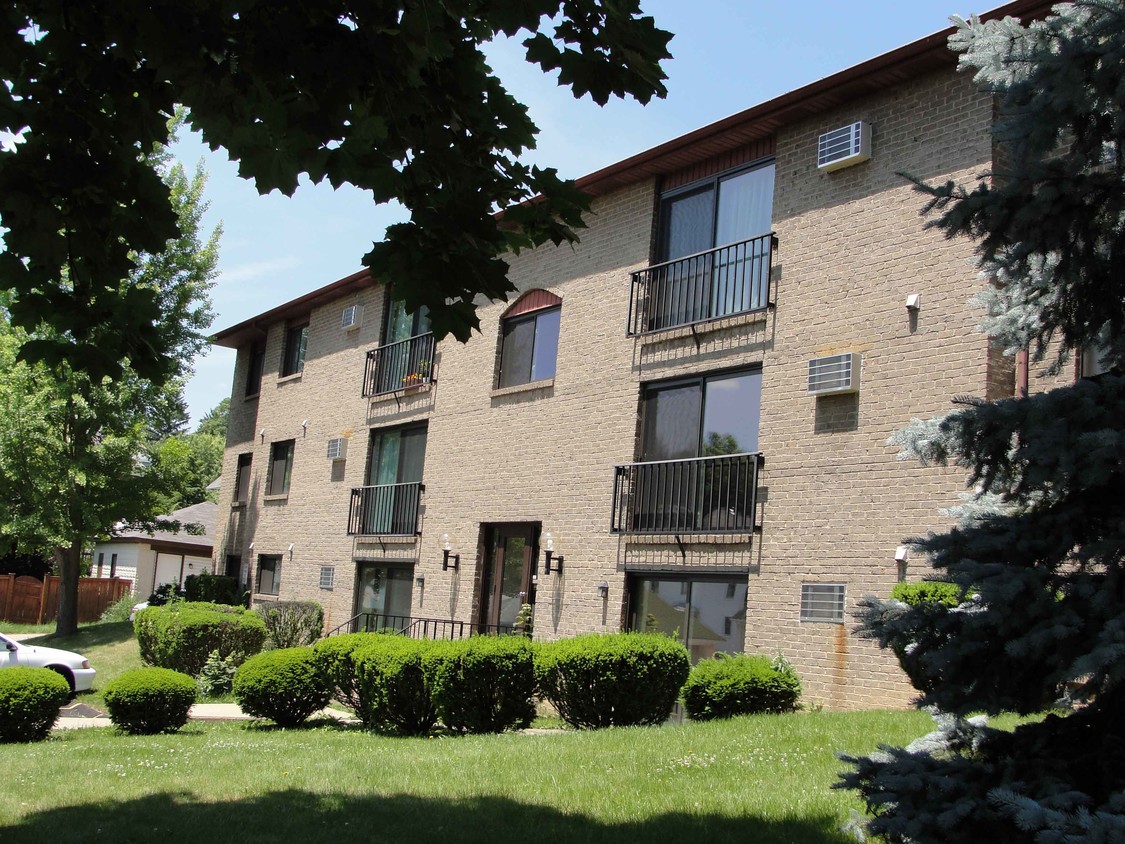 Breeze Hill Garden Apartments - 416 Culbertson Ave