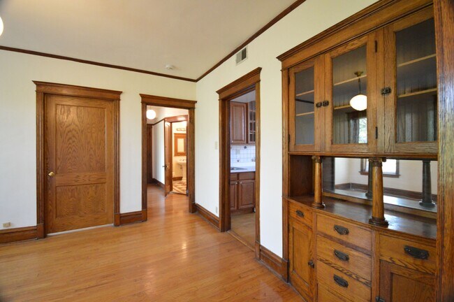 Building Photo - 3806 N Greenview Ave