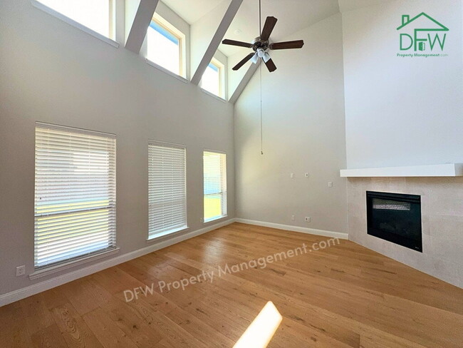 Photo - 4BR/3BA, 3,220 Sq Ft - Island Kitchen, Large Fenced Yard, Covered Patio Apartment