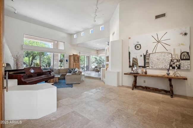 Building Photo - 7466 E High Point Dr
