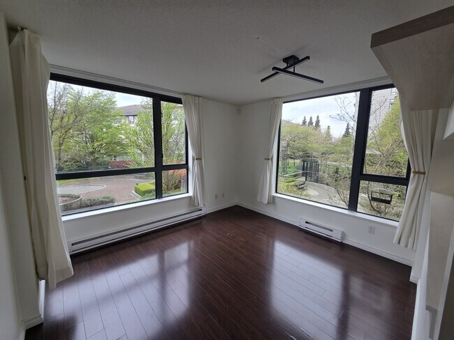 Photo du bâtiment - 3588 Crowley Dr