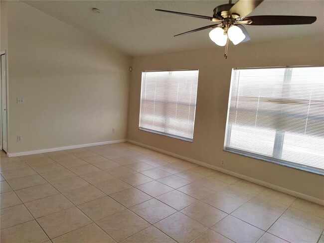 Foto del edificio - 6633 Shadow Oak Ln