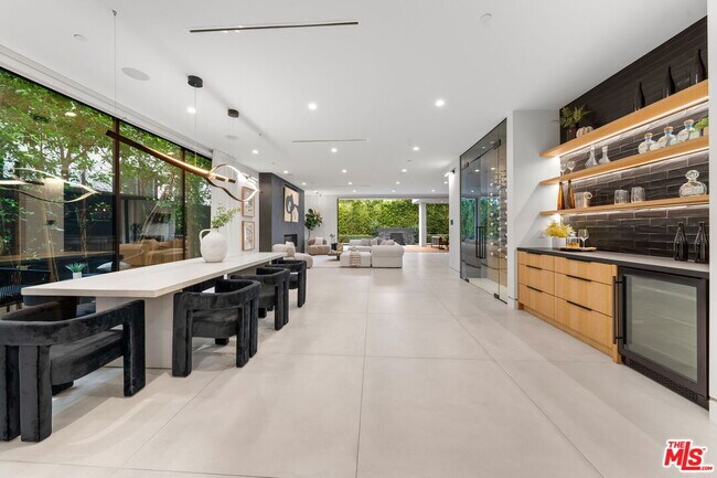 Foto del edificio - 842 N Orange Grove Ave