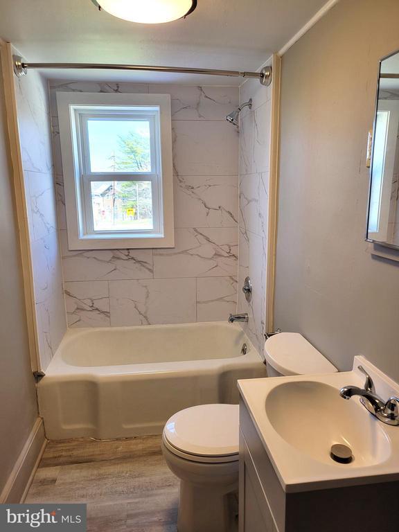 Foto del edificio - 2454 E Swamp Rd