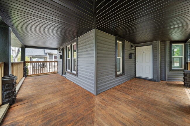 Building Photo - 132 Akin Ave