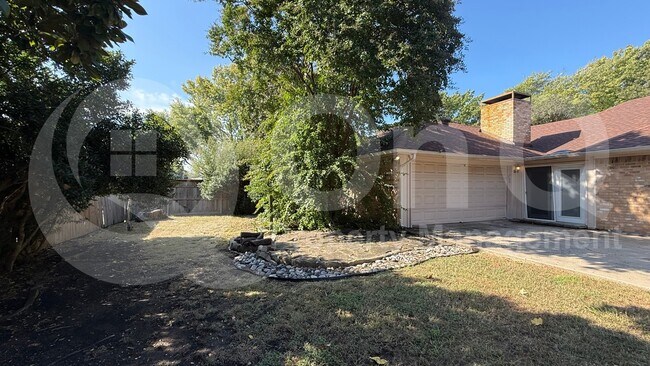 Foto del edificio - 8700 Woodstream Dr