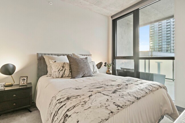 Foto del edificio - 1333 W Lake St