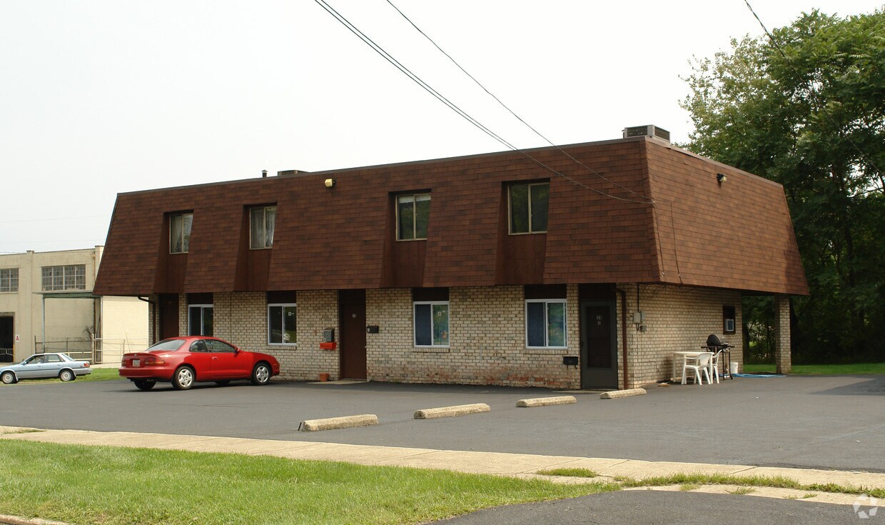 Primary Photo - 39 S Main St