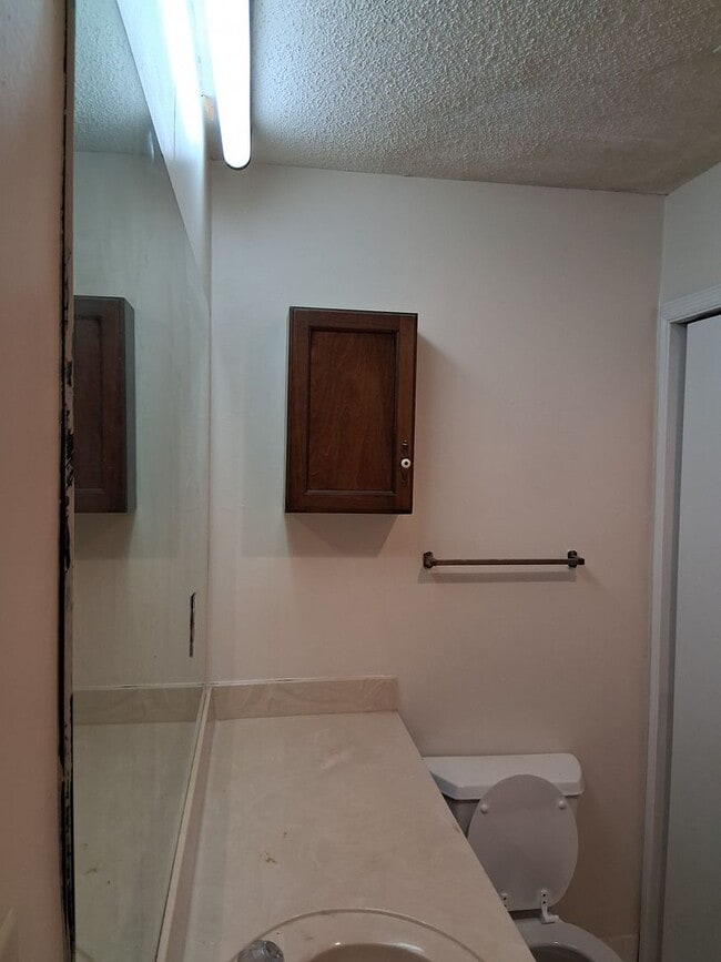 Building Photo - 2110 Lennox St