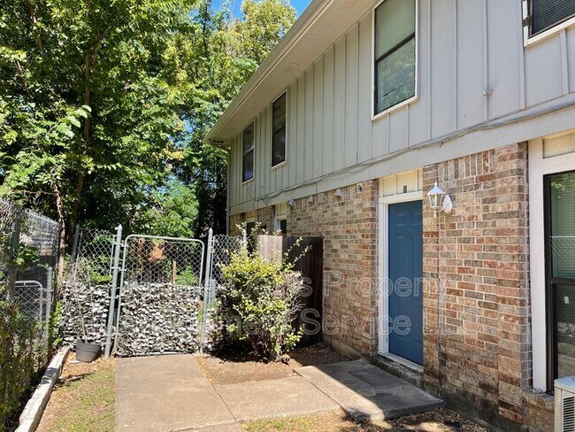 Foto del edificio - 1312 Southport Dr