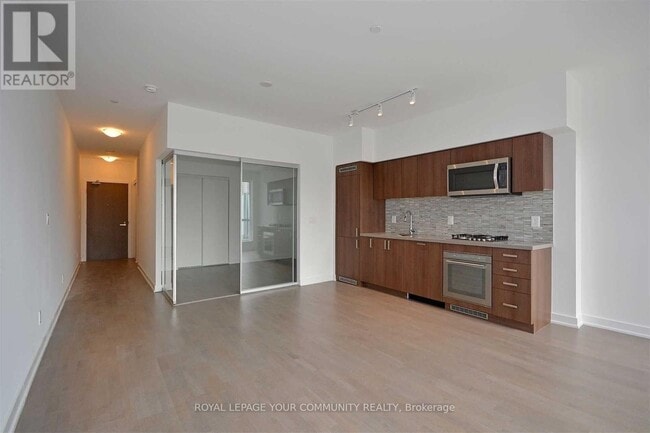 Building Photo - 501-501 St Clair Ave W