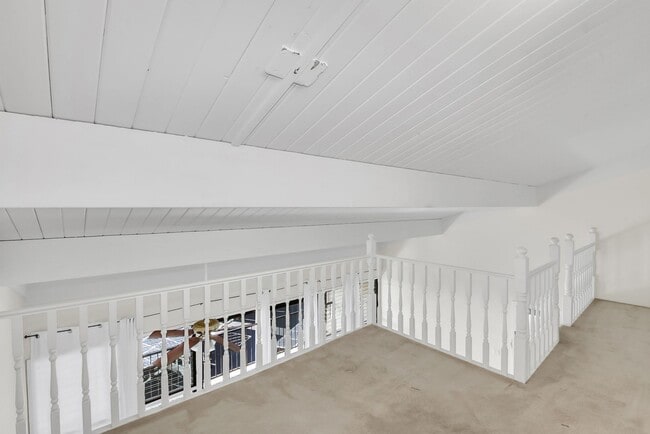 Building Photo - Modern 2 Bedroom 2 Bathroom Ocean View Con...