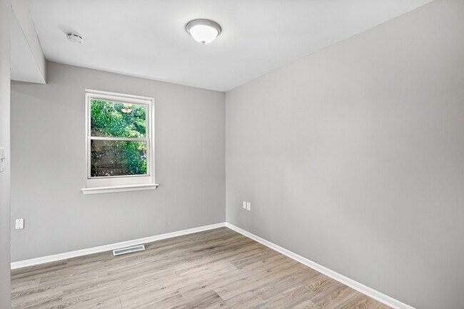 Foto del edificio - 5636 Purdue Ave