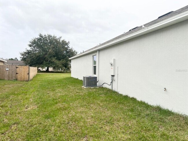 Foto del edificio - 709 Versailles Ln