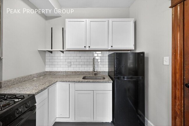 Foto del edificio - 2339 Rohs St