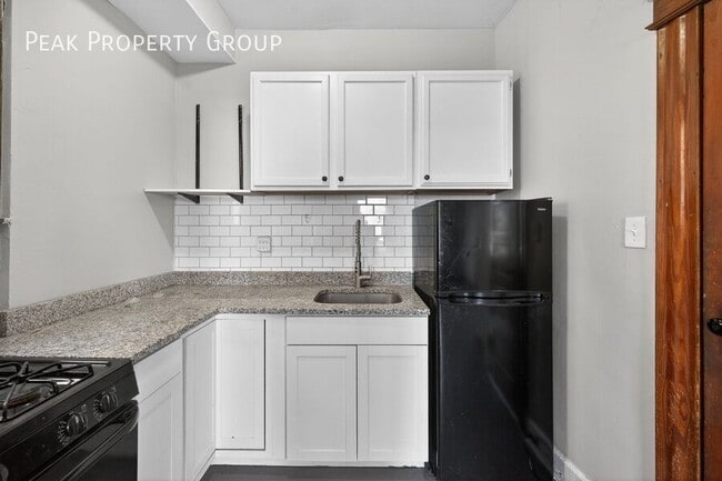 Building Photo - 2339 Rohs St