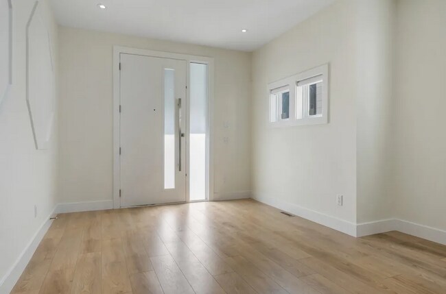 Building Photo - 8585 Forest Gate Dr