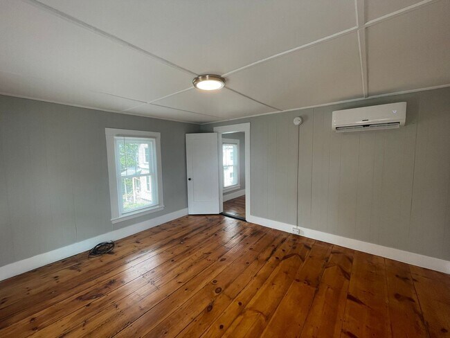 Building Photo - 21 Perley St