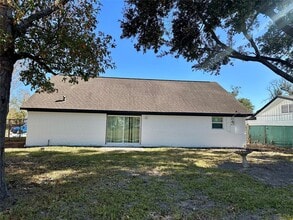 Building Photo - 9410 Pipestone St