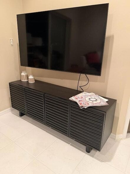 Building Photo - 9391 Bridgeport Dr