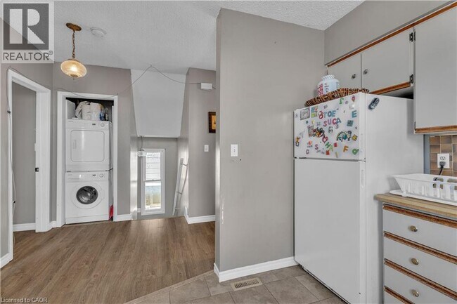 Photo du bâtiment - 93 Wharncliffe Rd N