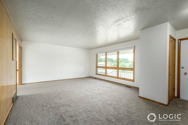 Building Photo - Beautiful Home in South Ogden!