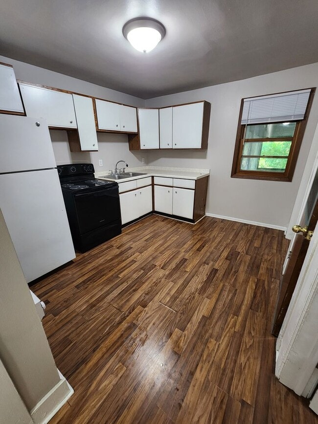 Building Photo - Birch St Duplex