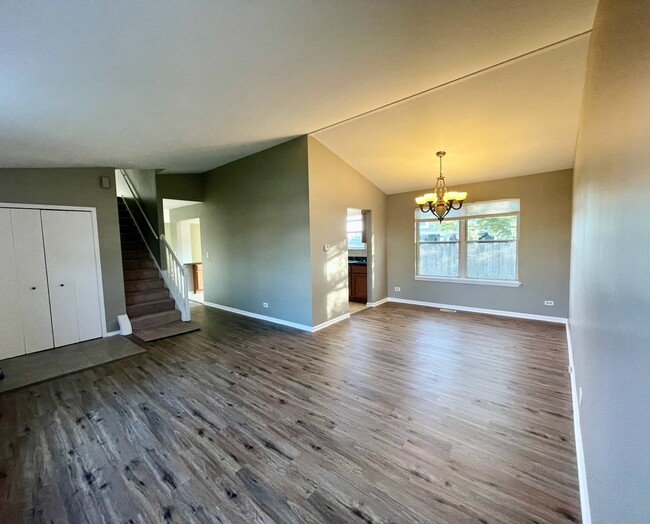 Building Photo - 3291 Andover Dr