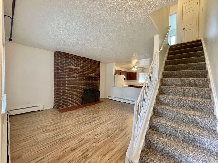 Beautiful 2 Bedroom Town Home! - Beautiful 2 Bedroom Town Home!